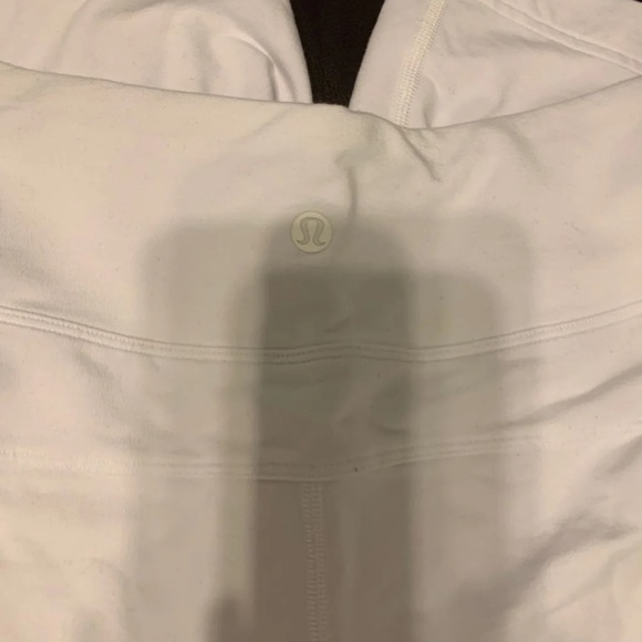 Lululemon flowy capri size 8 - Picture 4 of 5